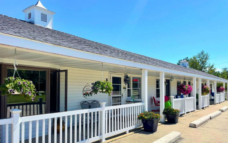 Hillcrest Inn & Motel (Hill Crest Motel) - From Web Listing (newer photo)